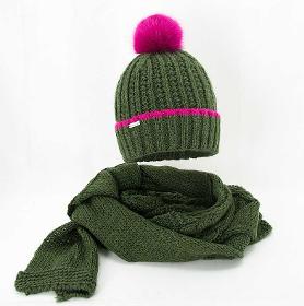 Completo invernale da donna con cappello e sciarpa, colore verde
