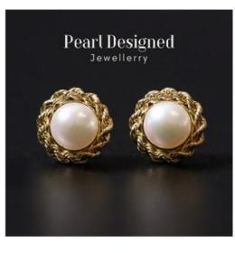 Produzione di gioielli progettati con perle